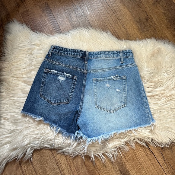 VERVET High-Rise Two Tone Cross Over Denim Shorts - Picture 4 of 4